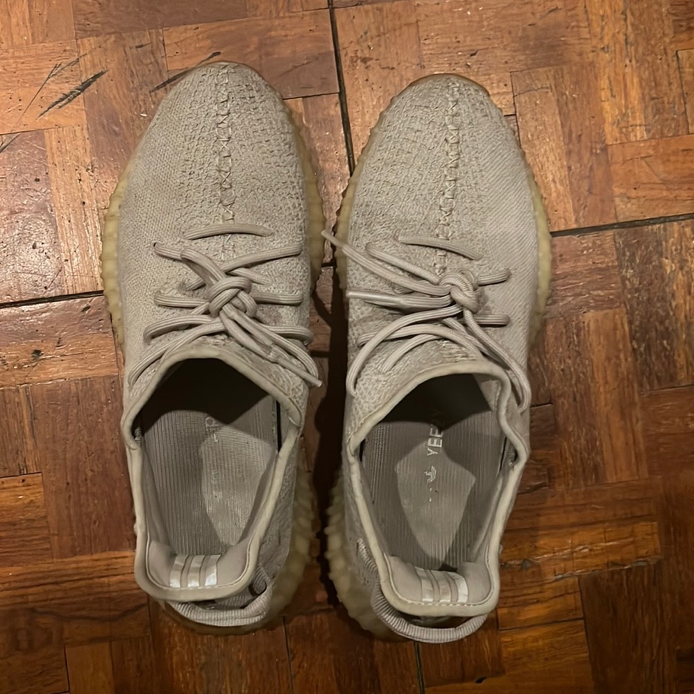 Yezzy seame size 11